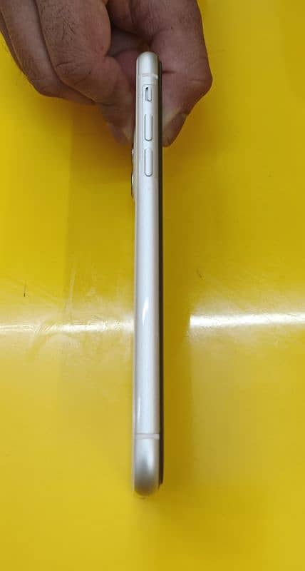 I phone 11 White color, Rom128 With box 10/10 PTA Approved 4