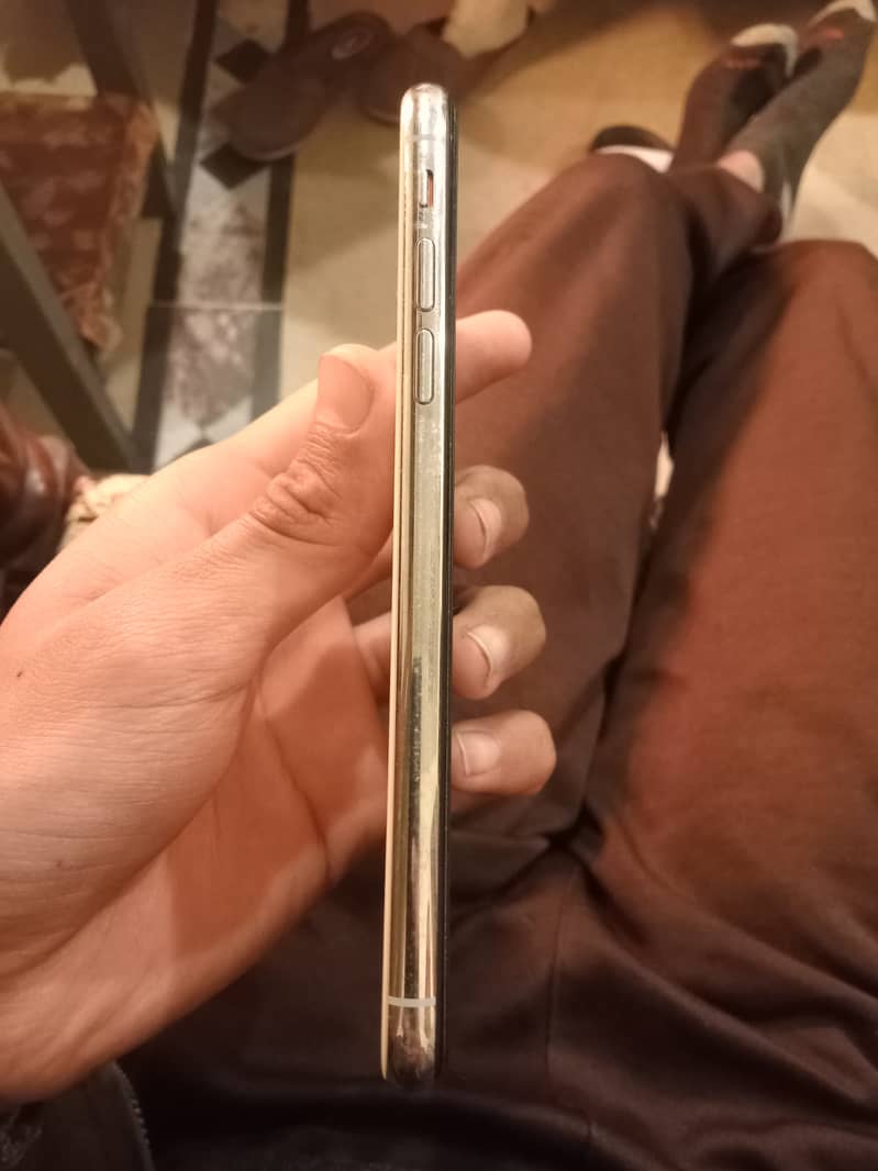 IPhone XS | 256 GB | Non Pta | 10/10 condition. 4