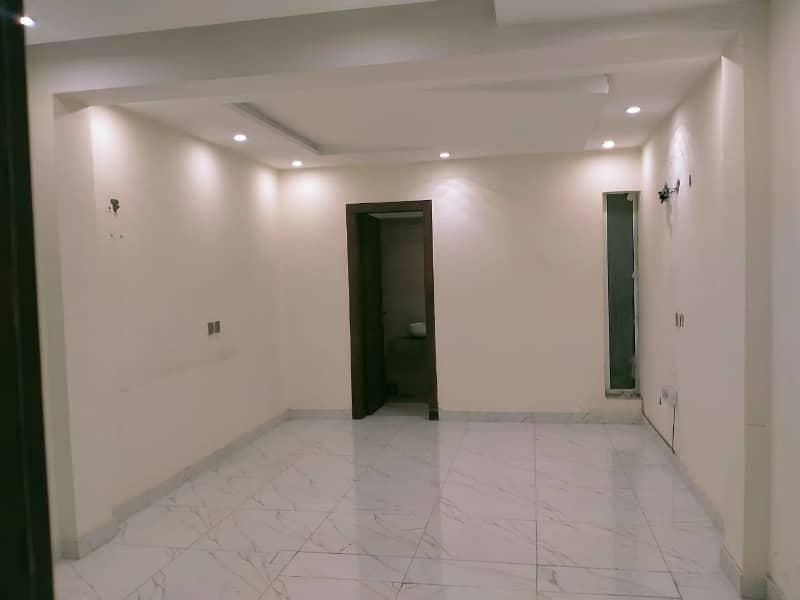 STUDIO BRAND NEW EXCELLENT GOOD CONDITION LUXURY FLAT FOR RENT IN SECTER D BAHRIA TOWN LAHORE D 0