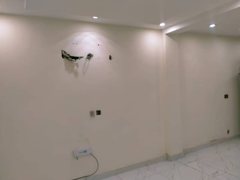 STUDIO BRAND NEW EXCELLENT GOOD CONDITION LUXURY FLAT FOR RENT IN SECTER D BAHRIA TOWN LAHORE D 3