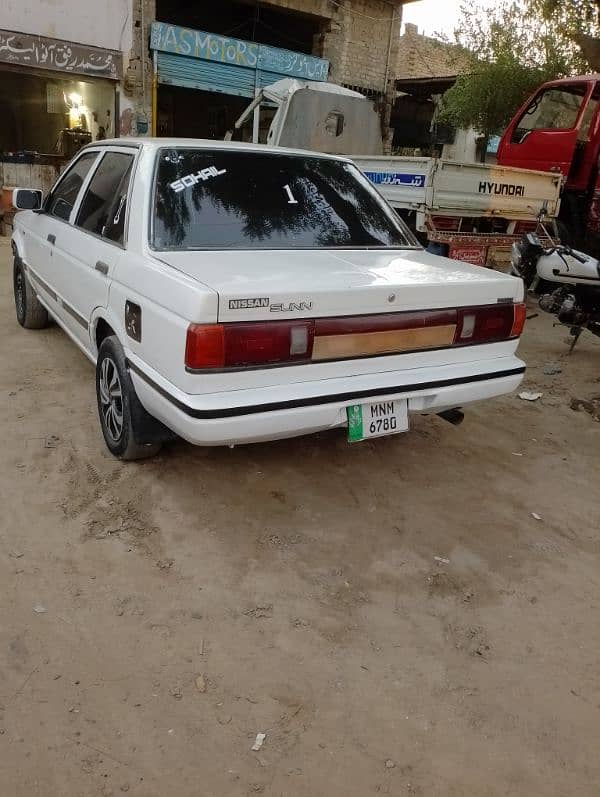 Nissan Sunny 1989 4