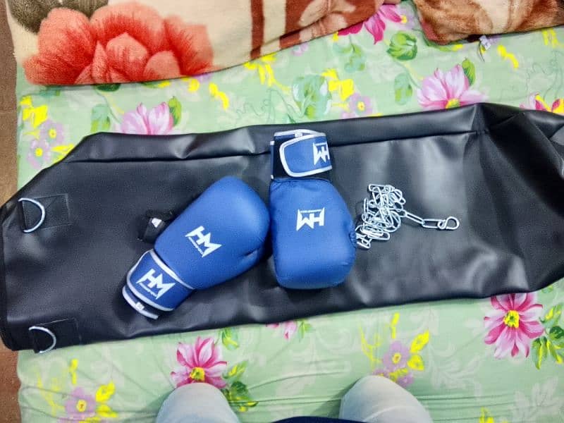 HM boxing kit. just bought it. never used. 4