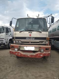 isuzu oil Tanker