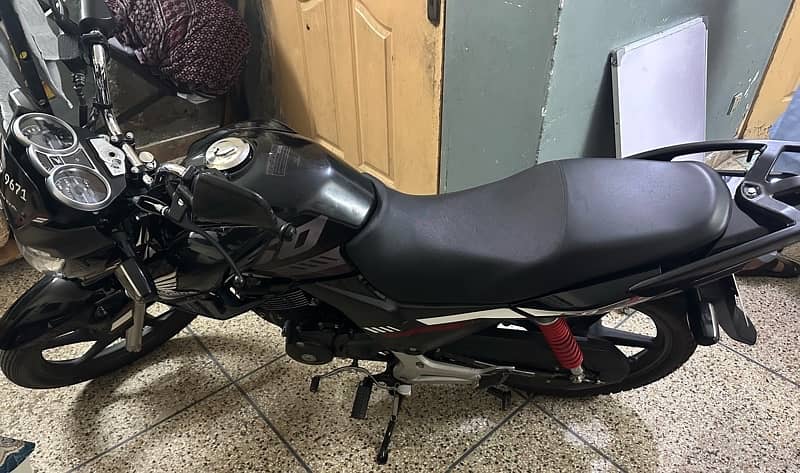 Honda 150 black like new 6