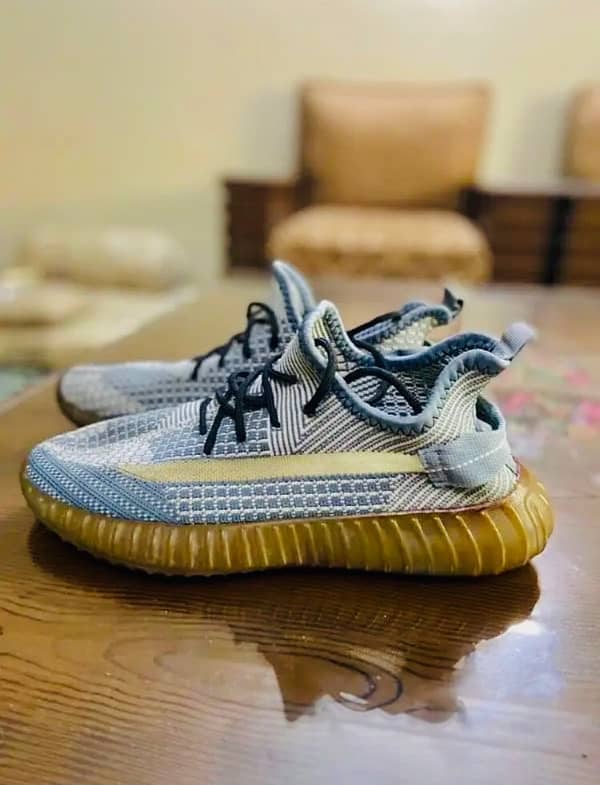 Adidas Yeezy Sneakers 2