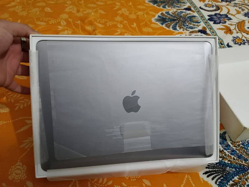 Mac Book 17 8