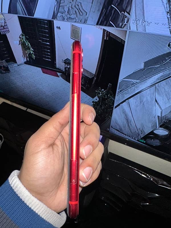 i phone 11 pta approved  128 gb  colour uniqe ha red 4