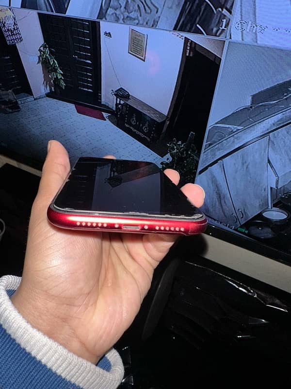 i phone 11 pta approved  128 gb  colour uniqe ha red 7