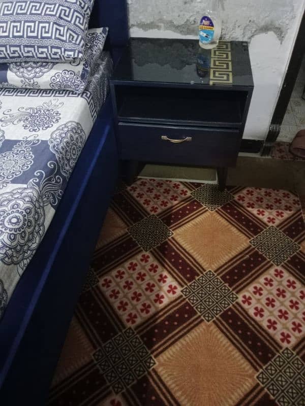 bed with side table and singharmaiz 2