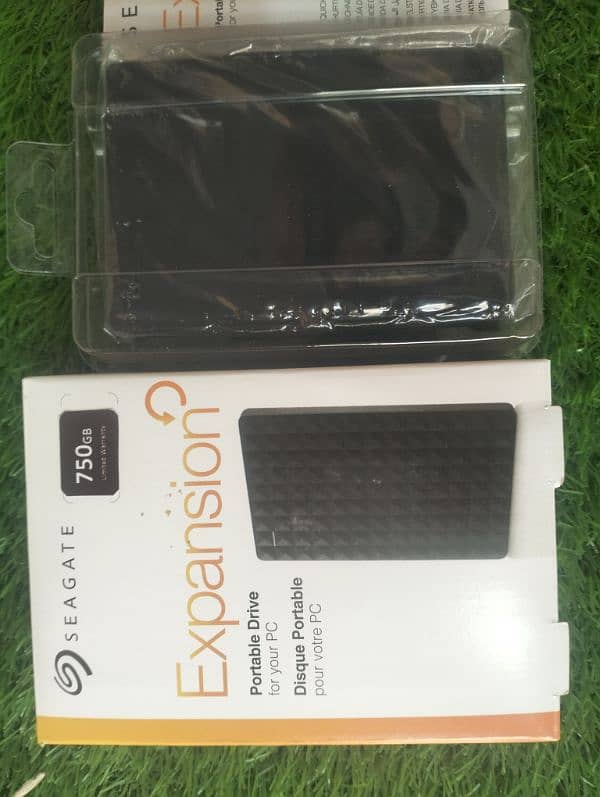 750GB Seagate Expansion Portable External Hard Drive 2