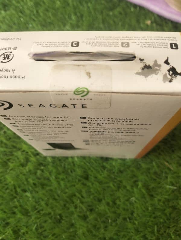 750GB Seagate Expansion Portable External Hard Drive 5