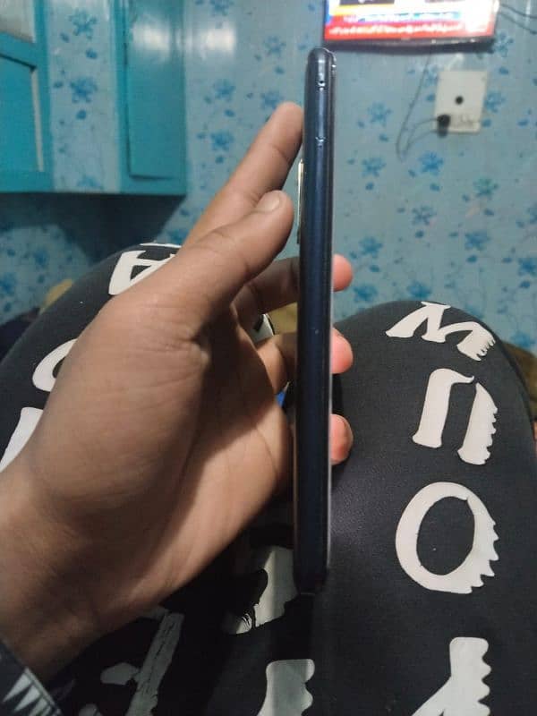 I am selling my vivo y 15 in good condition dual sim available 2