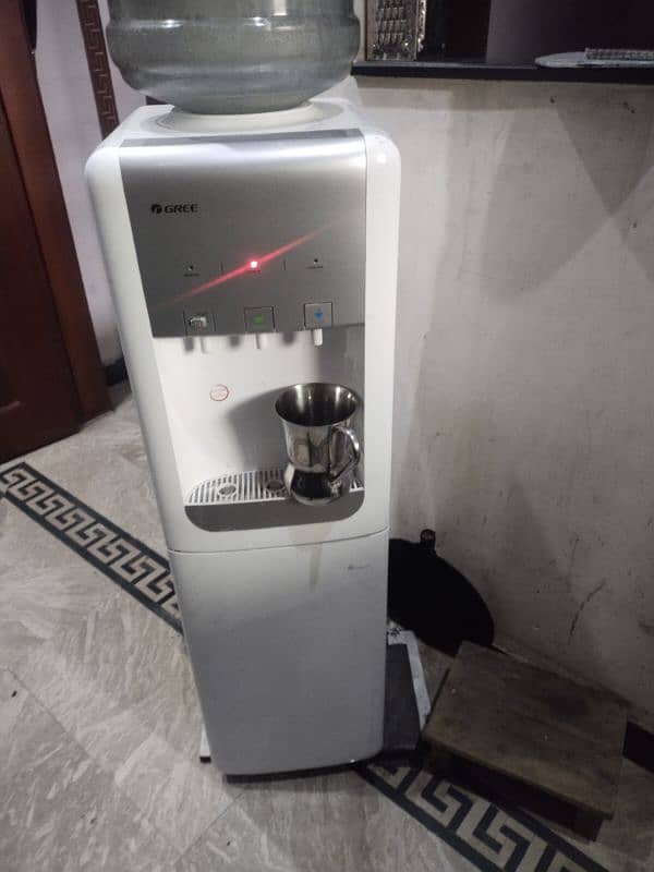 gree water Dispenser white color 7