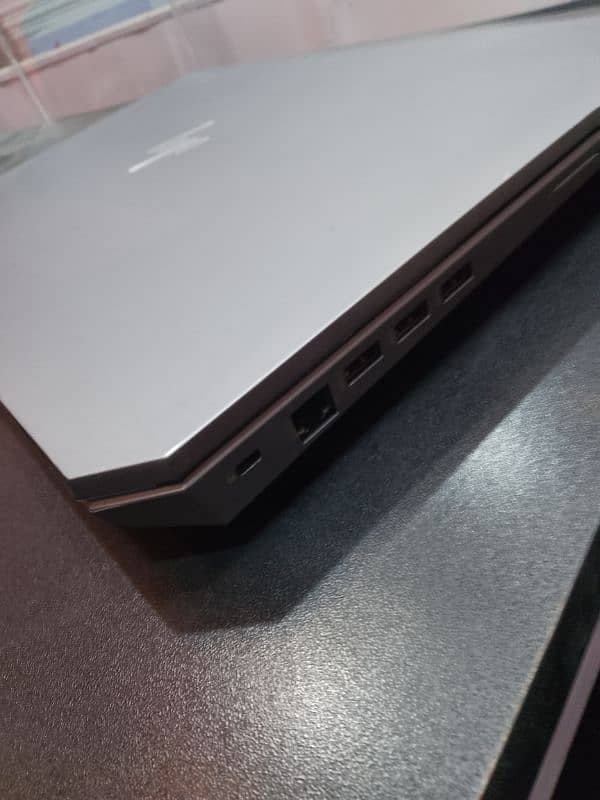 Hp Z book 17 G5 9