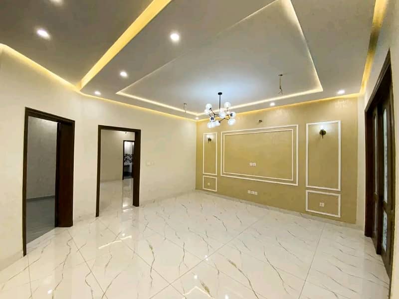 10 Marla Luxury House Available For Rent 10