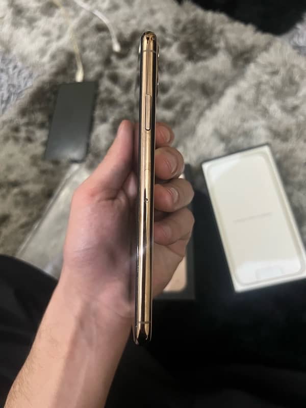 iPhone 11 Pro max pta approved 4