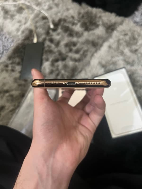 iPhone 11 Pro max pta approved 5