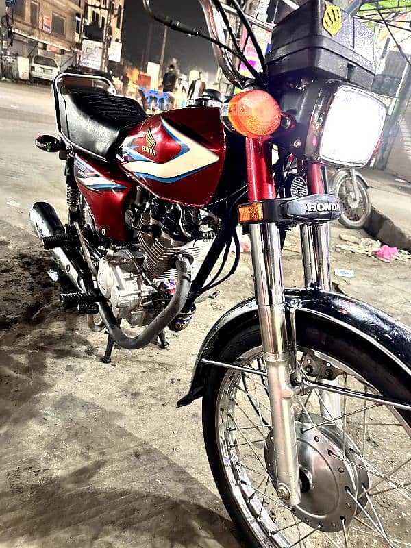 well maintained Honda 125 with genuine tanky, new tires 100% okay bike 0