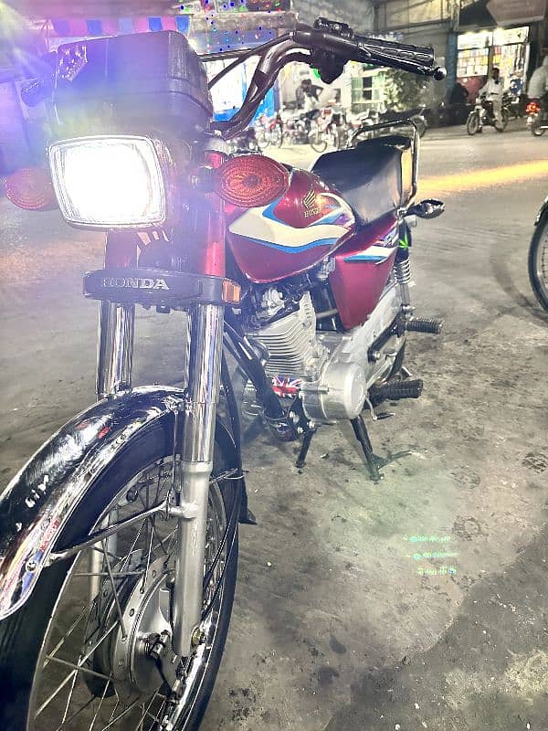 well maintained Honda 125 with genuine tanky, new tires 100% okay bike 1