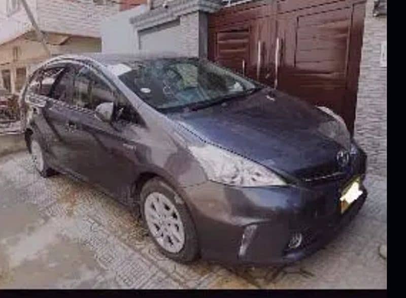 Toyota Prius Alpha 16