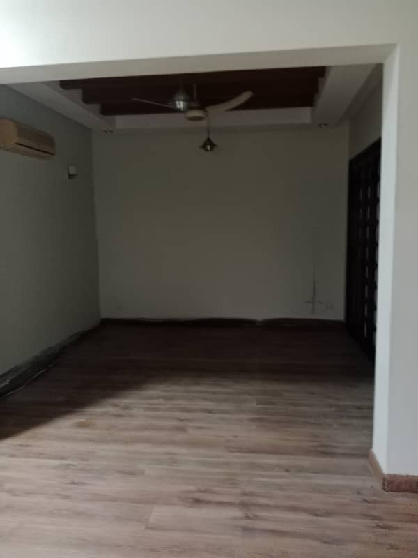 Near to big park and very well maintained 10 Marla full house. 3