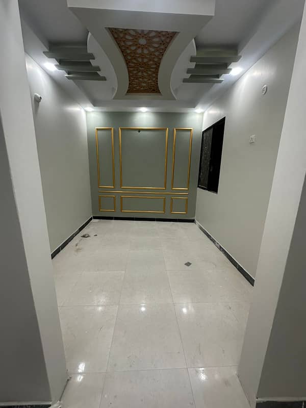 3 lac rent 1 floor 3 bed dd. Commercial portion rent iftikhar estate. 350 gaz 3