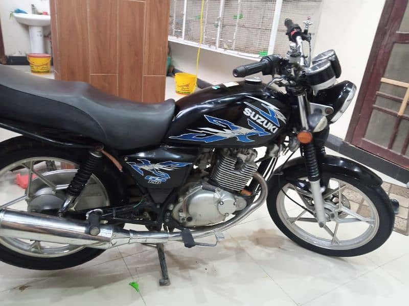 Suzuki GS 150 2