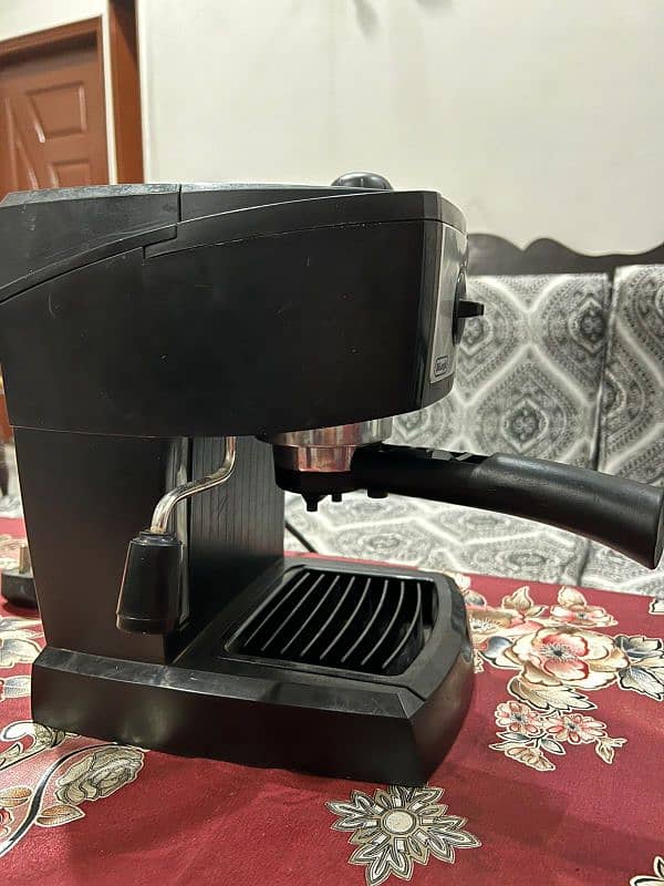 De'Longhi coffee (espresso and cappuccino) Maker 1