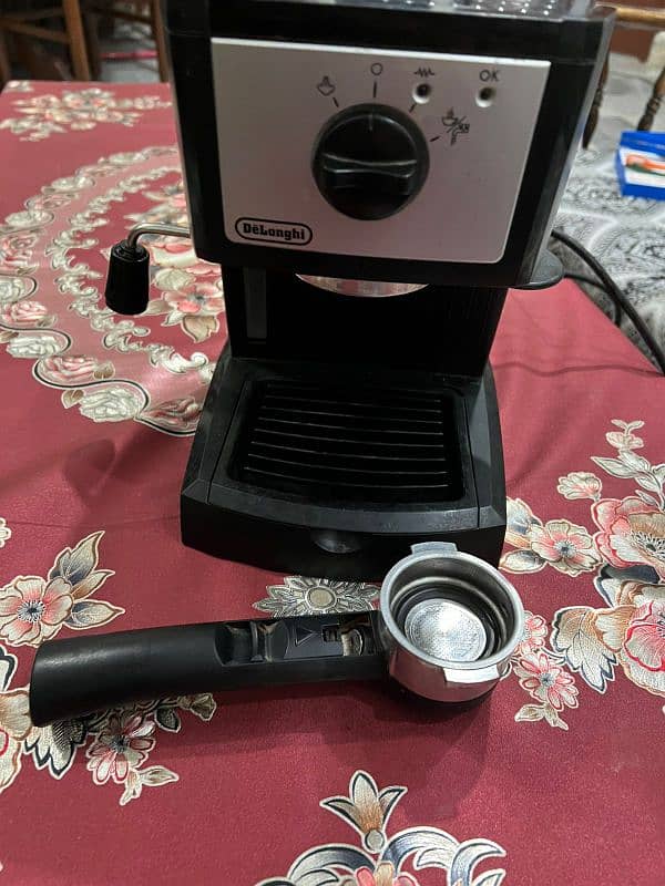 De'Longhi coffee (espresso and cappuccino) Maker 6