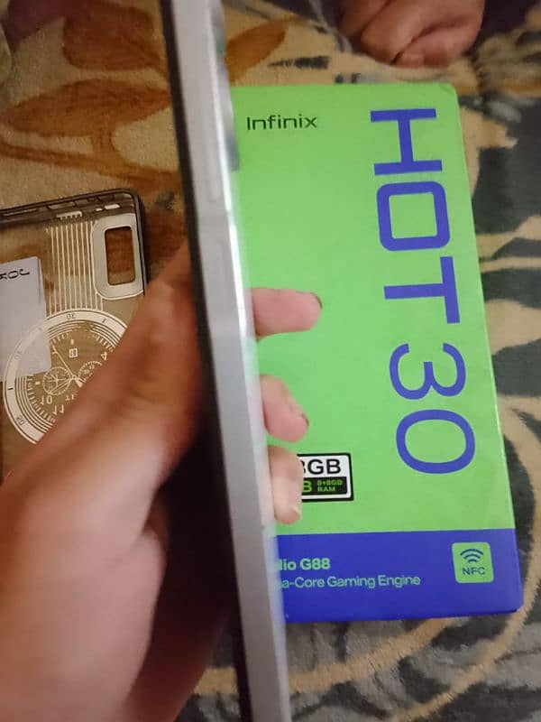 infinix hot 30 8+8 =128gb 5