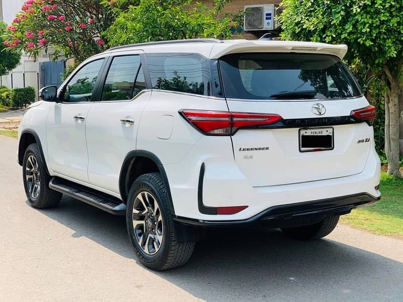 Toyota Fortuner Legender 2023 1