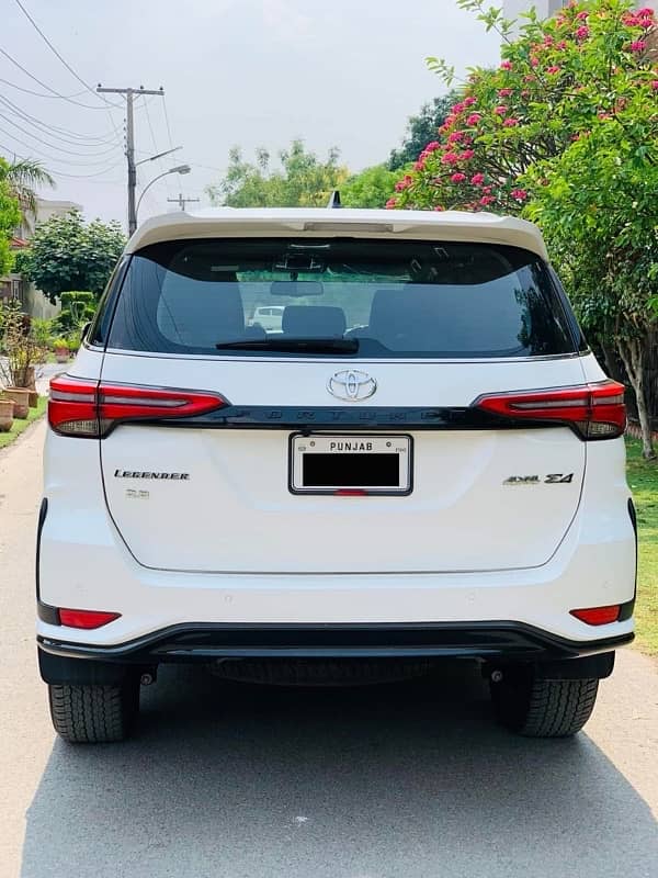 Toyota Fortuner Legender 2023 2