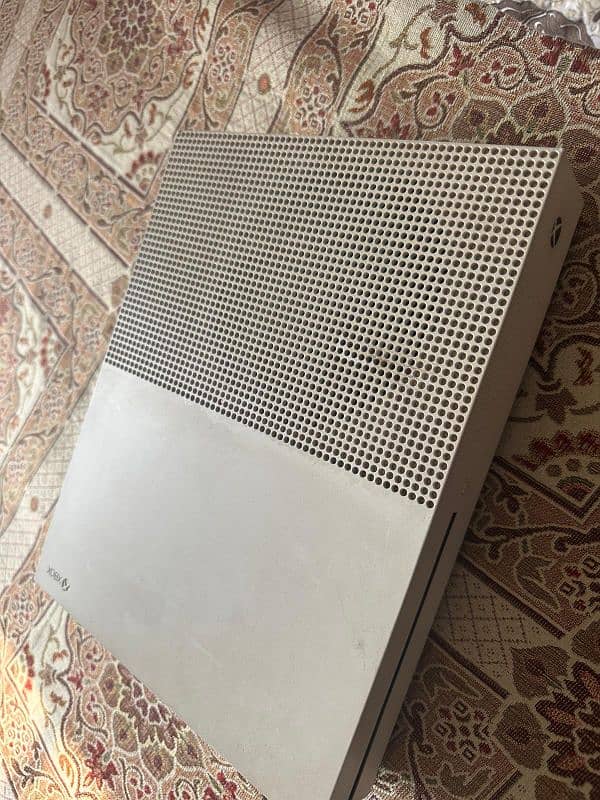 Xbox one S 1TB 2