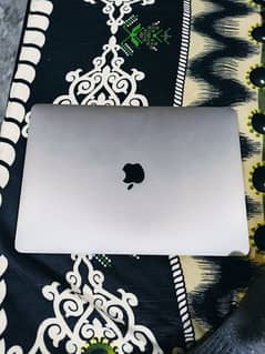 Macbook air 2019 core i5 8/256 condition 9.5/10