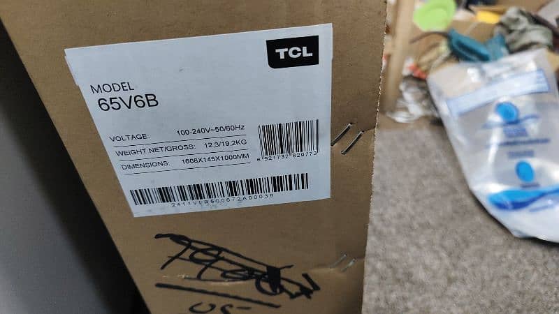 tcl 65v6B box pack 1