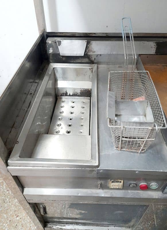 BURGER COUNTER WITH FRYER 1