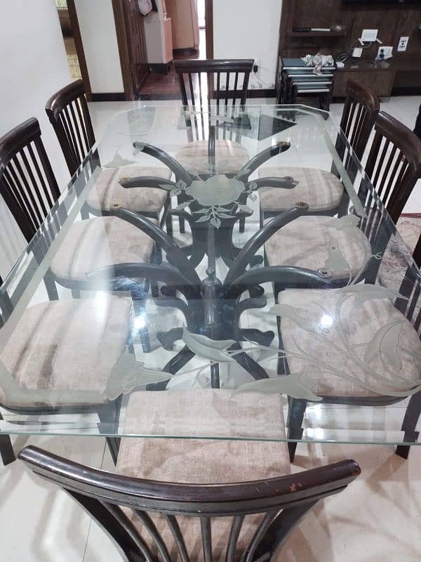 Dining table of 8 chairs for sale 1