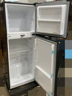 Small Fridge 9149 Dowlance. Black Color