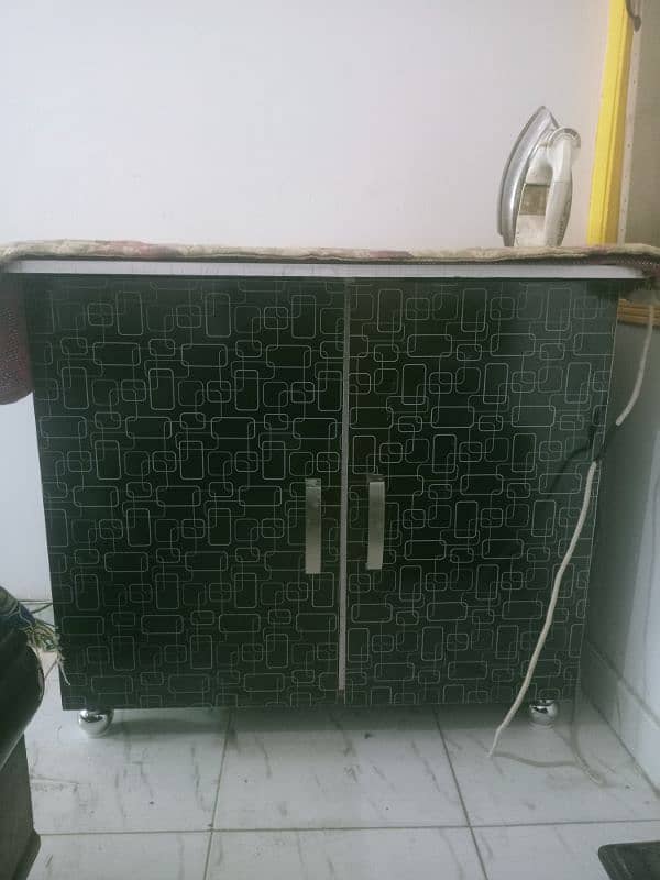 urgent sale iron stand 0