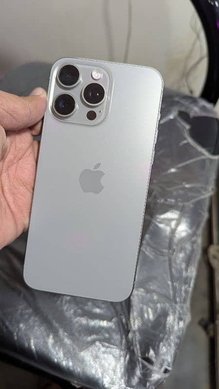 iPhone 15 Pro Max Natural Titanium 1