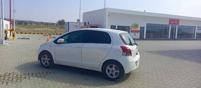 Toyota Vitz F 1.3 1300cc 2013 import 18