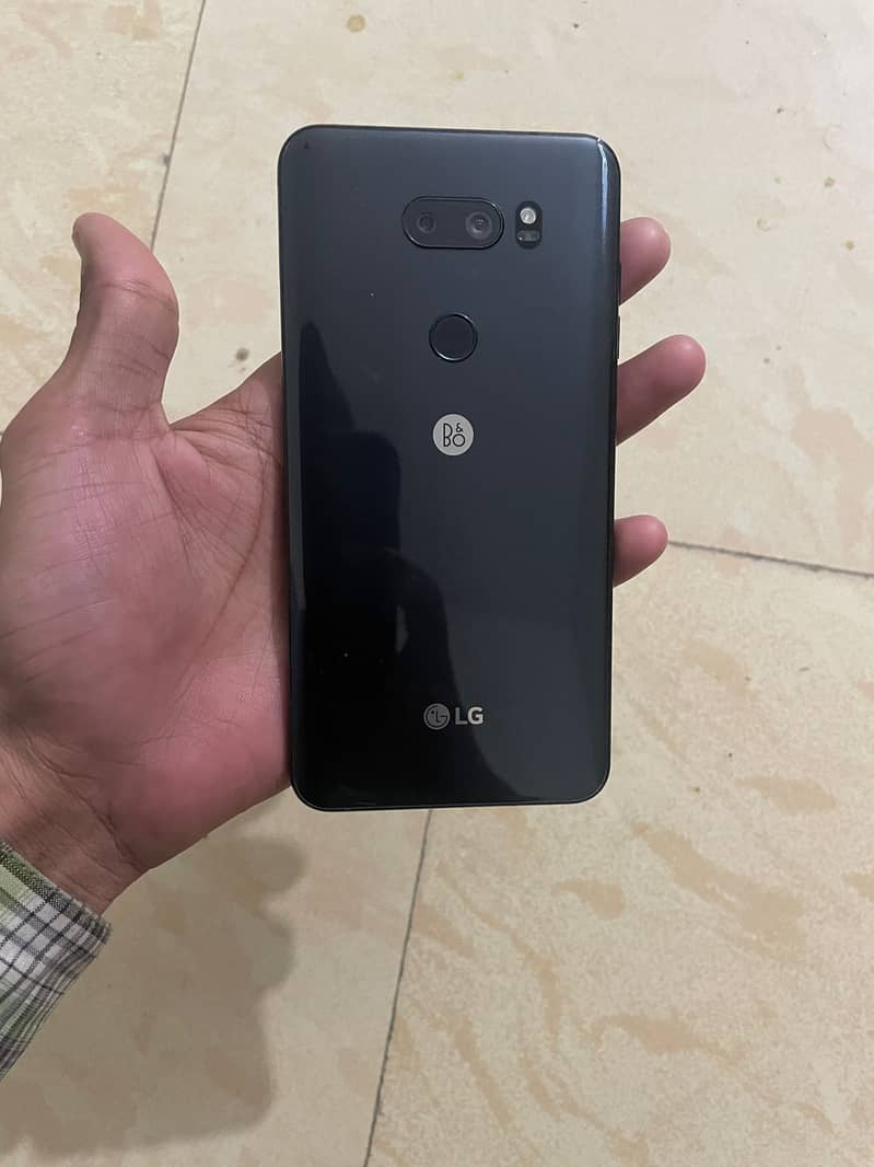 LG V30 1