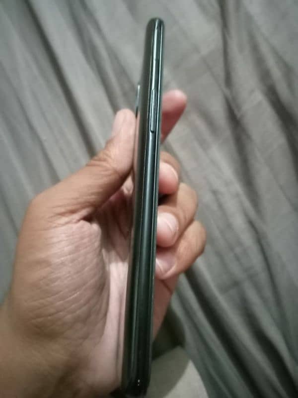 scratch less mobile OnePlus 6T 2