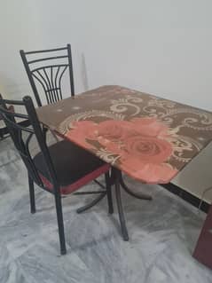 selling 4 seater dining in 10k