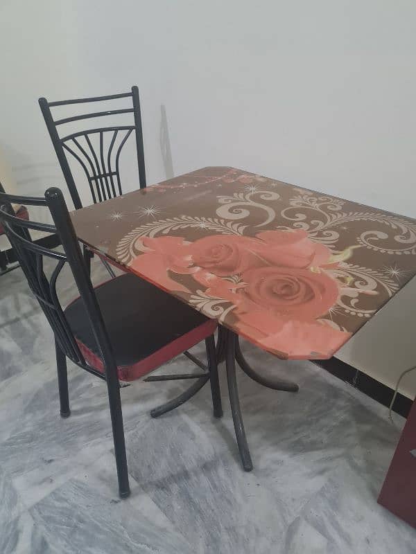 selling 4 seater dining in 10k 0