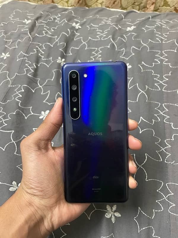 sharp Aquos R5G 0