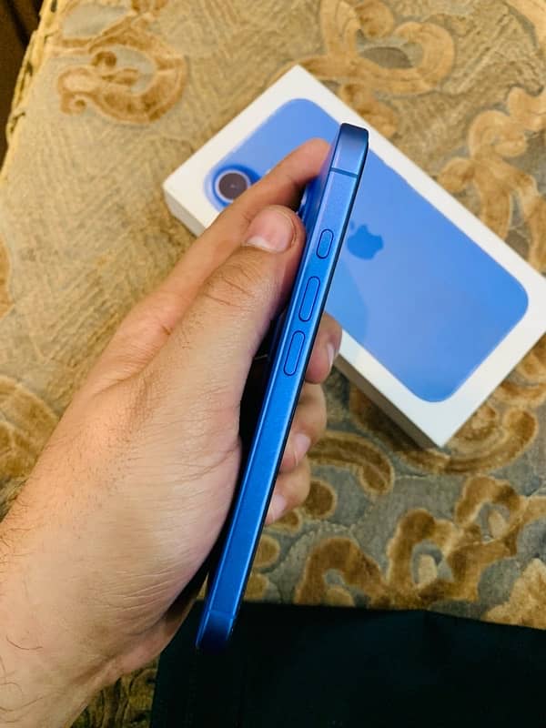 iPhone 16 Jv Ultramarine 1