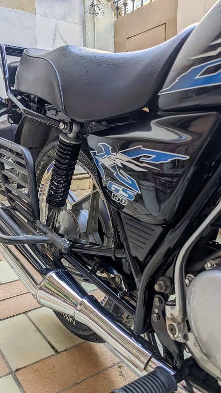 Suzuki GS 150 SE 4