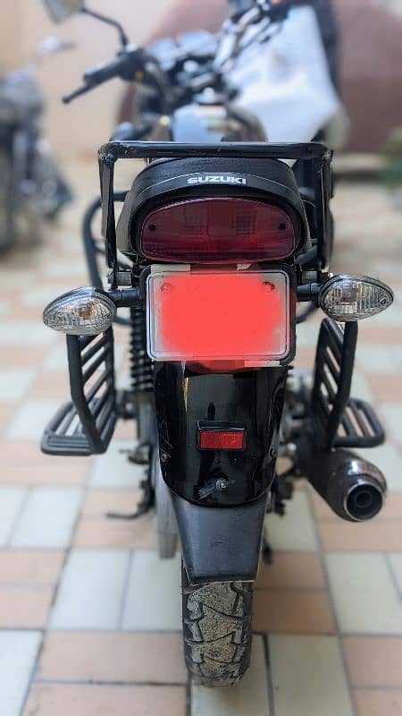 Suzuki GS 150 SE 8