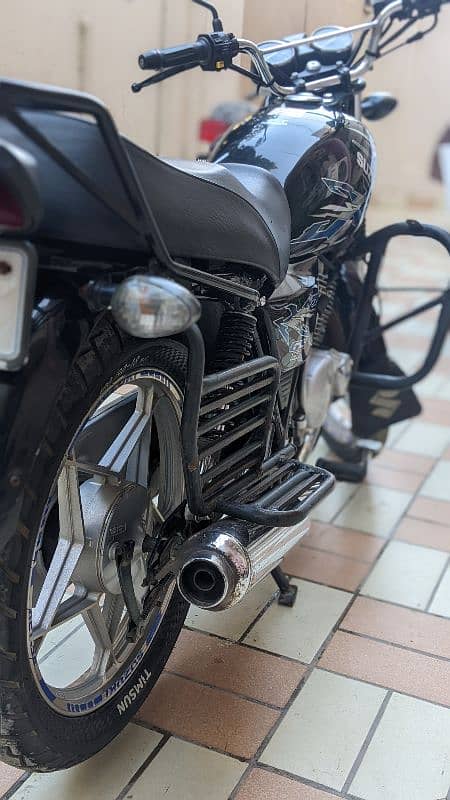 Suzuki GS 150 SE 15